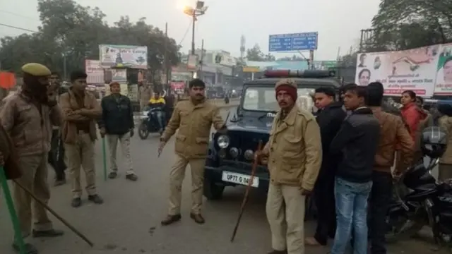 ઉત્તર પ્રદેશના પોલીસકર્મીઓની તસવીર