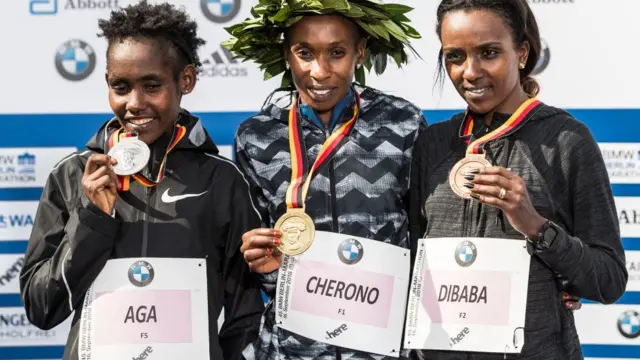 Ruutii Aagaa, Gilaadiis Cheeroonoo fi Xirunash Dibaabaa