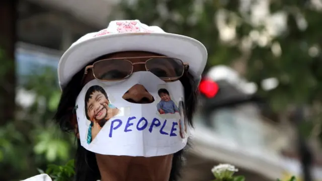 หน้ากาก ปชต.