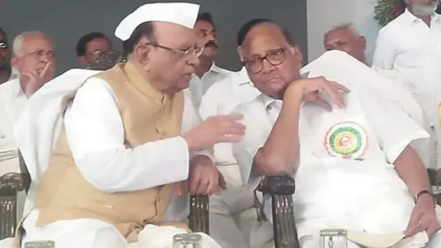 शरद पवारांसोबत चर्चा करताना शिवाजीराव पाटील-निलंगेकर