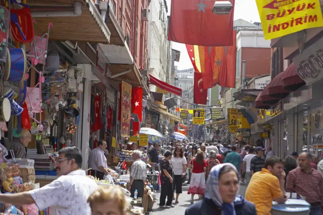 نگرانی از خروج سرمایه‌ از ایران در حالیست که کاهش ارزش لیر ترکیه از ابتدای سال جاری میلادی هم به انگیزه بیشتر برای خروج بعضی از سرمایه‌گذاران دامن زده است