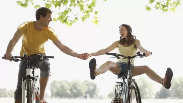 આપણા શરીરમાં મેલોટોનિન નામનું હોર્મોન હોય છે. તે આપણા ઊંઘવા અને ઊઠવાની પૅટર્નને નિયંત્રિત કરે છે.