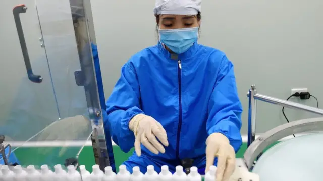 Nhiều người lo lắng về công việc bấp bênh trong dịch bệnh
