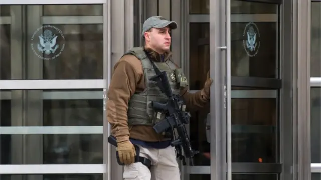 মামলার বিচারকাজ শুরুর আগে আদালতে কঠোর নিরাপত্তা নেয়া হয়