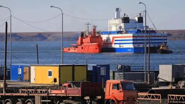 плавуча атомна теплоелектростанція "Академік Ломоносов"