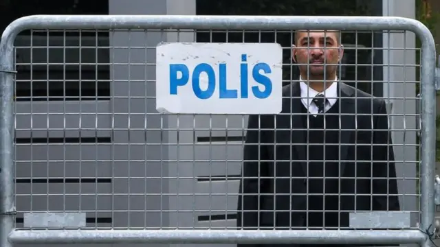 সৌদি কনস্যুলেটে পুলিশ পাহারা