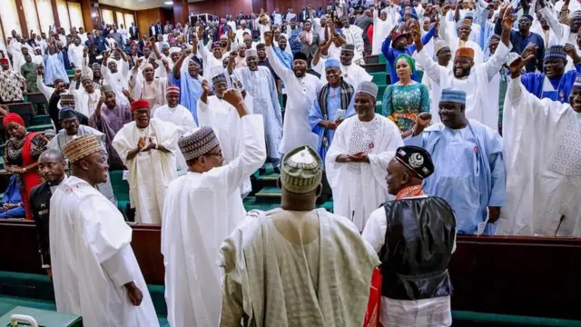 Two lawmakers exchange blows as President Muhammadu Buhari dey present di budget wey im call NextLevelBudget.
