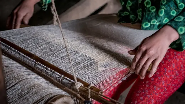 કામ કરતાં મહિલા