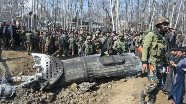 27 февраля неподалеку от Шринагара разбилский вертолет ВВС Индии