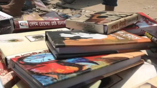 ঢাকার নীলক্ষেতে তৈরি হয়েছে পাইরেডেট বইয়ের একটি বিশাল বাজার
