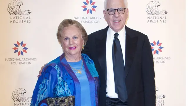 जैकलिन मार्स डेविड रुबेंशियन के साथ