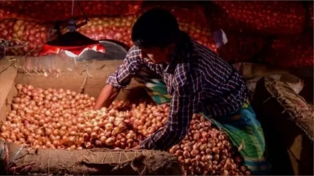 বাংলাদেশে হঠাৎ করে পেঁয়াজের দাম বেড়ে গেছে