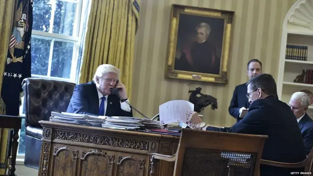 डोनाल्ड ट्रंप और माइकल फ्लिन