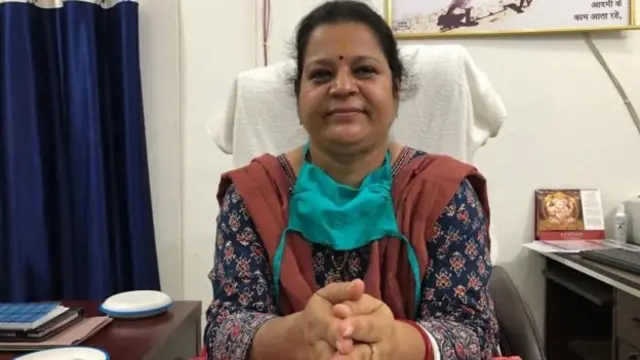 महिला अधिकारी