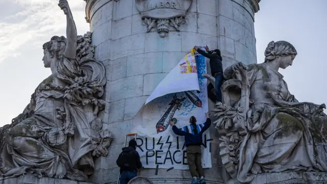 Акция в Париже