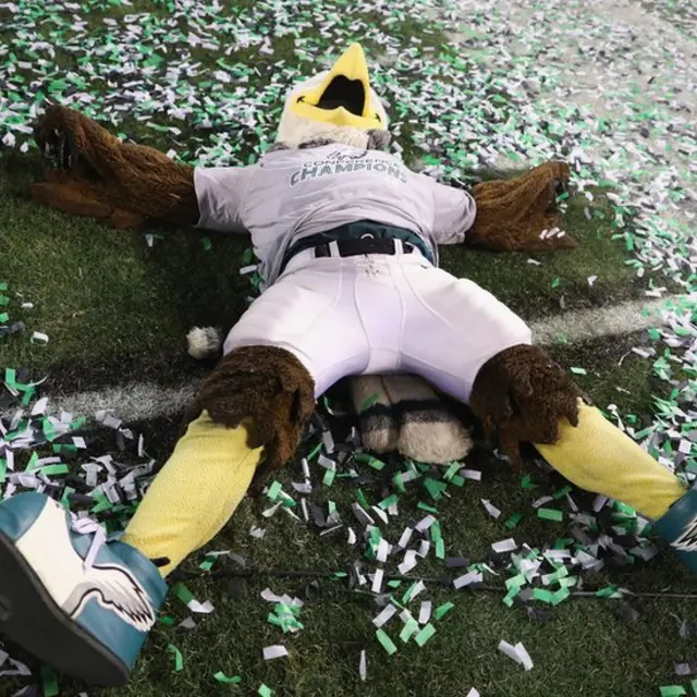 Mascota de los Eagles