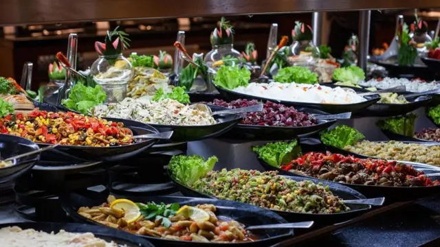 كيف يسهم أصدقاؤك في تغيير عاداتك إلى الأفضل أو الأسوأ؟