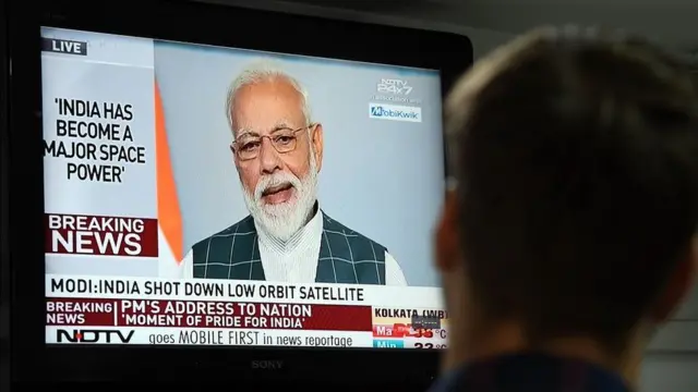 મોદીનું ભાષણ સાંભળી રહેલા નાગરિકની તસવીર