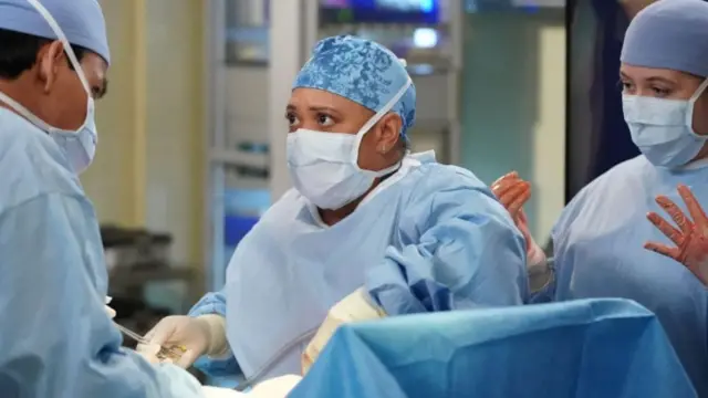 Uvod u anatomiju je jedna od onih bolničkih drama koje se bave i pandemijama