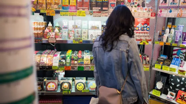 Mwanamke katika duka la jumla