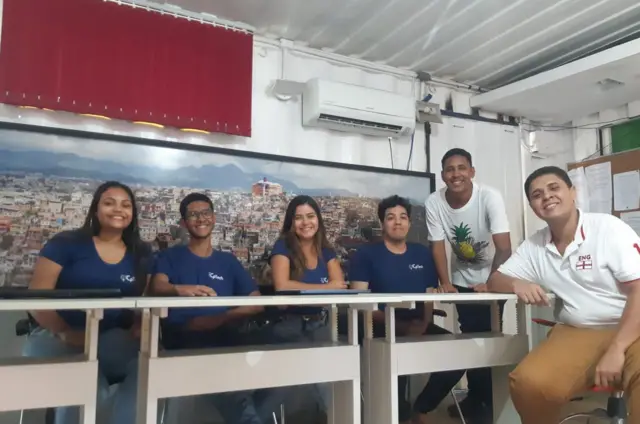 Agência Cptech, que funciona na ONG Educap, no complexo do Alemão