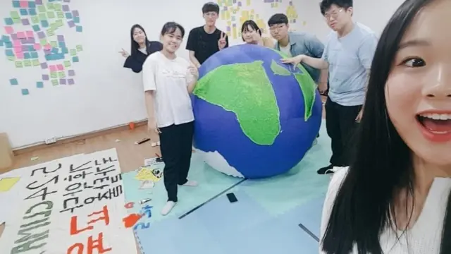 (캡션) '청소년기후소송단'을 주축으로 한 한국의 청소년들이 24일 집회를 준비하는 모습을 SNS에 올렸다