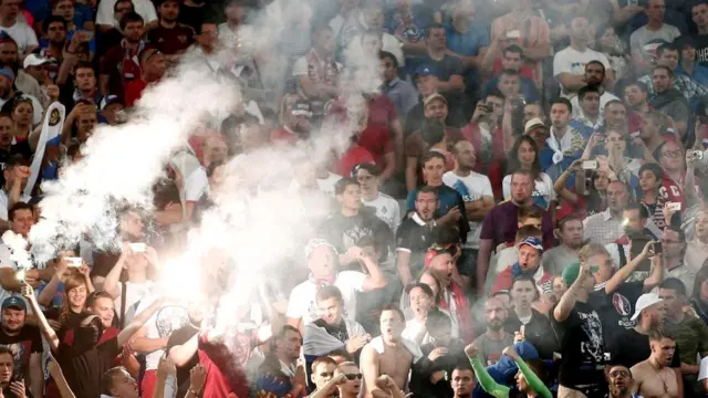 Кричалки футбольных фанатов способствуют возникновению чувства сплоченности и враждебности к чужакам и могут провоцировать агрессивное поведение