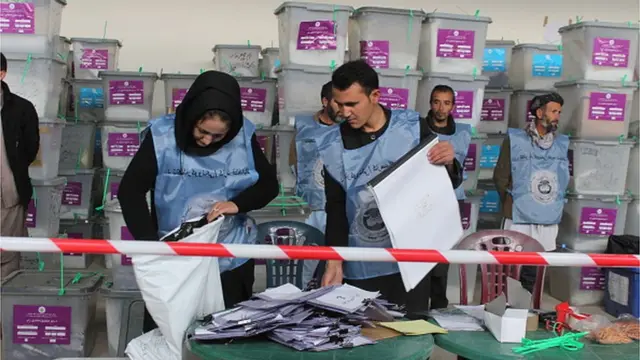 د ټاکنو خپلواک کمېسیون وايي، سره له دې چې د نوماندانو له مالي سرچینو څخه د څار سیسټم نشته