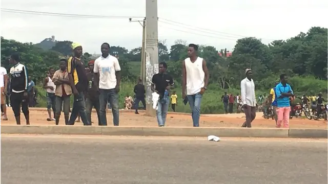 Awọn eeyan to n sewọde duro soju popo