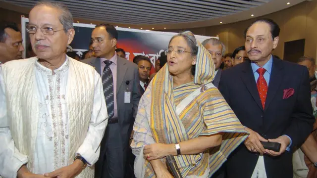 শেখ হাসিনার সঙ্গে দুই সাবেক প্রেসিডেন্ট বদরুদ্দোজা চৌধুরি এবং এইচ এম এরশাদ। এবারের নির্বাচনেও কি তারা এক নৌকায়?