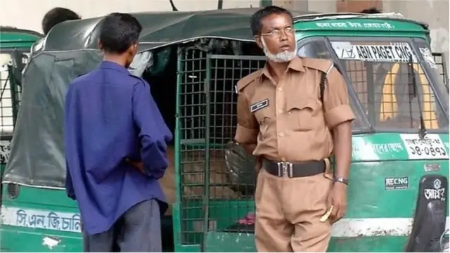 বাংলাদেশে সিএনজি অটোরিকশা চালকদের বিরুদ্ধে যাত্রীদের ক্ষোভের অন্ত নেই