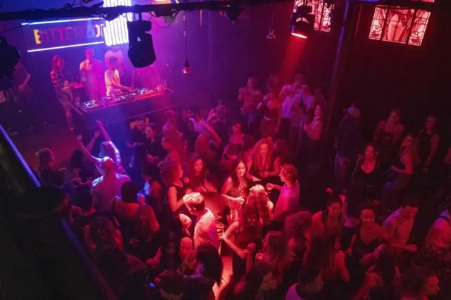 રેવ પાર્ટી, પ્રતીકાત્મક તસવીર