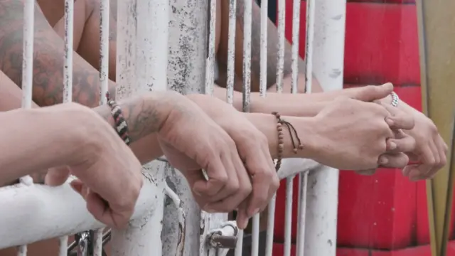 Penghuni yang melebihi kapasitas merata terjadi di seluruh Indonesia