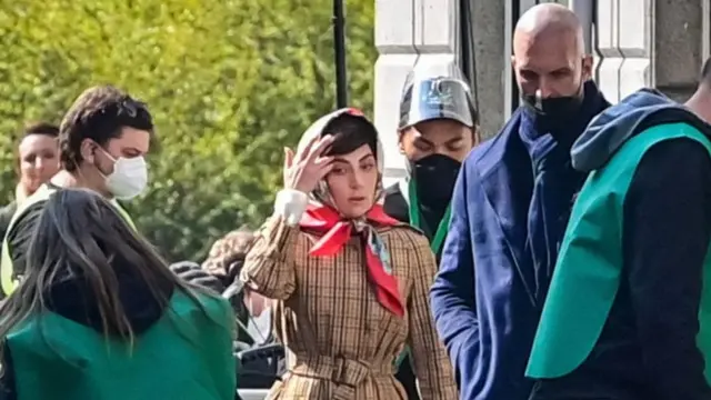 Lady Gaga 10 Mart'ta Milano'nun merkezindeki çekimlerde böyle görüntülendi