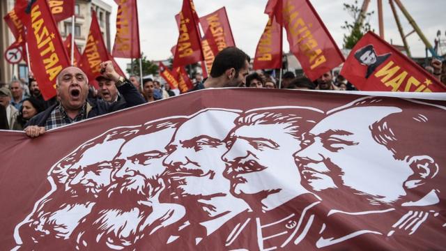 5月1日劳动节，土耳其民众打出的横幅。