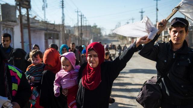 عراقيون يفرون من منطrة عدن في الموصل