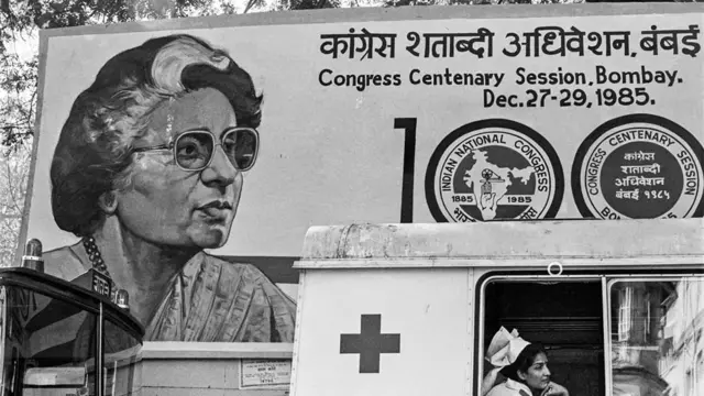 1985માં કૉંગ્રેસના શતાબ્દી મહોત્સવ વખતે પૂર્વ વડાંપ્રધાન ઇન્દિરા ગાંધીનું પોસ્ટર