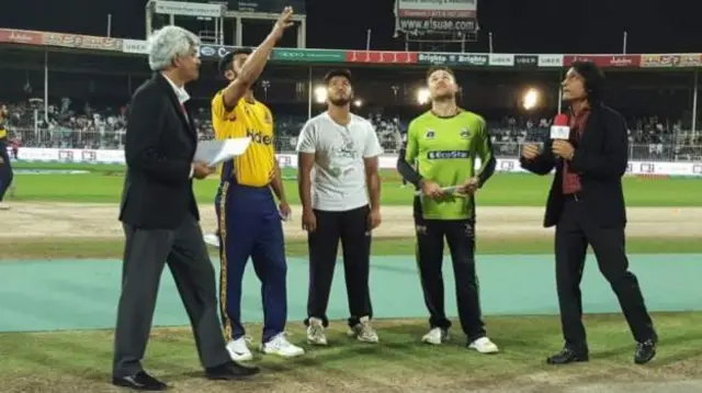 لاهور قلندرز پچه وګټله او لومړی یې د بېټینګ پرېکړه وکړه