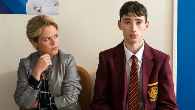 Шинейд Кінан і Нейтан Квінн-О'Роуї у ролях Майкла та його мами у фільмі "Мій лівий горішок"