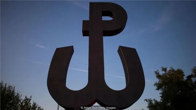 华沙起义的标志，包括科特维察，在整个城市仍然可以看到。