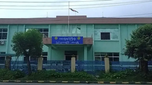 လူနာနံပါတ် ၂၄၆၃ ဟာ စစ်တွေဆေးရုံမှာ တက်ရောက်ကုသမှုခံယူနေတဲ့ ကိုဗစ် လူနာပေါင်း ၄၀၀ နီးပါးအနက် ပထမဆုံးသေဆုံးသူ ဖြစ်ခဲ့