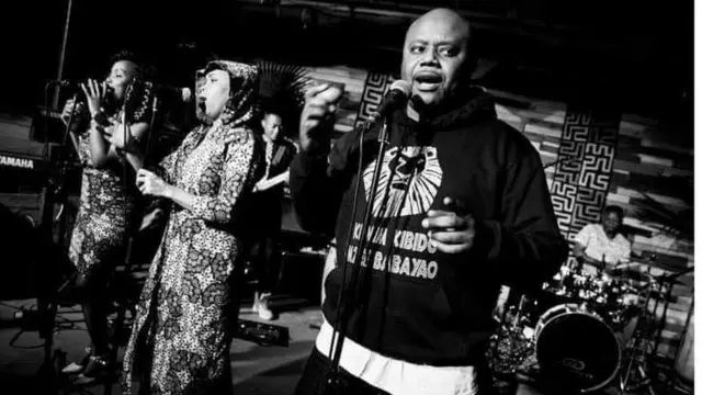 Kidum n'umugwi wiwe baririmba