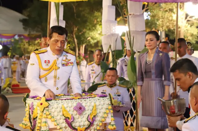 ในหลวงทรงประกอบพิธีวางศิลาฤกษ์