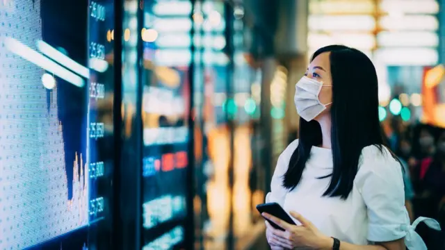 கோவிட்; சுற்றுலா பயணிகள் வருகையை அதிகரிக்க இலவச விமான டிக்கெட் வழங்கும் ஹாங்காங்