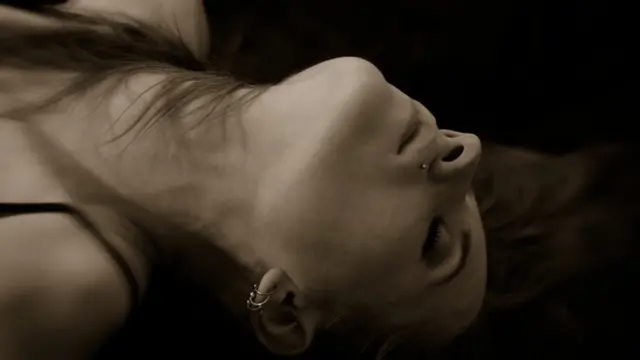 પુરુષની જાતીયતા સાથે સંકળાયેલા હોર્મોન ટૅસ્ટોસ્ટેરોનનું પ્રમાણ ઓછું હોય તેના કારણે મહિલાઓમાં ઓછી કામેચ્છા હોય તેવી વાતને સાબિત કરવા માટે બહુ ઓછા પુરાવા ઉપલબ્ધ છે