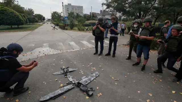 журналістам показали збитий безпілотник