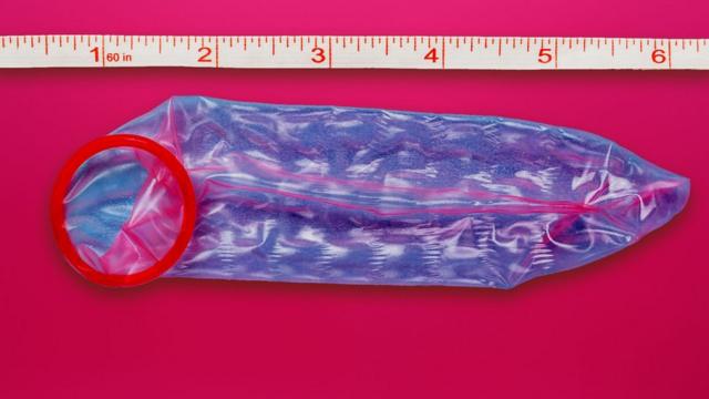 Uma camisinha ao ladojeux 1xbetuma fita métrica