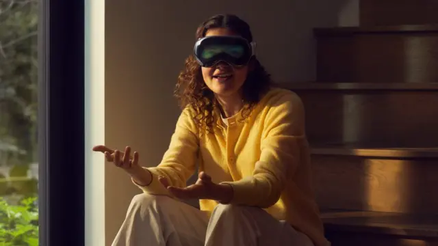 Una persona usando las Vision Pro