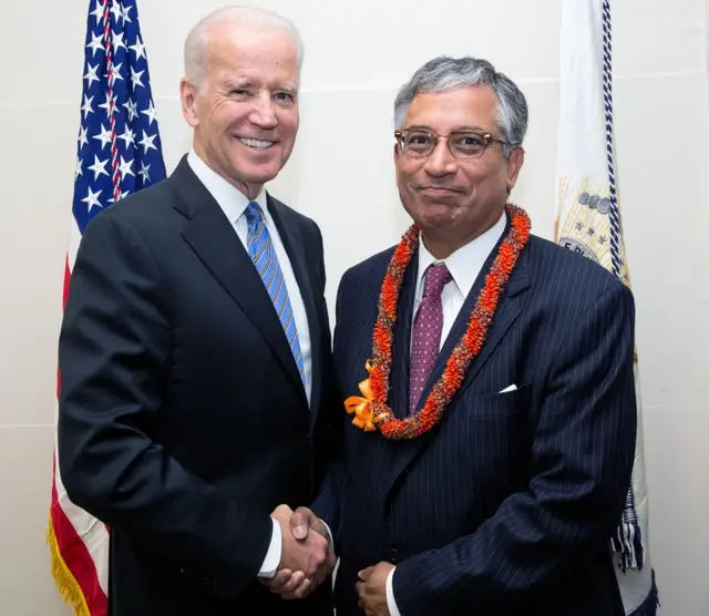 ஜோ பைடனுடன் சேகர் நரசிம்மன்