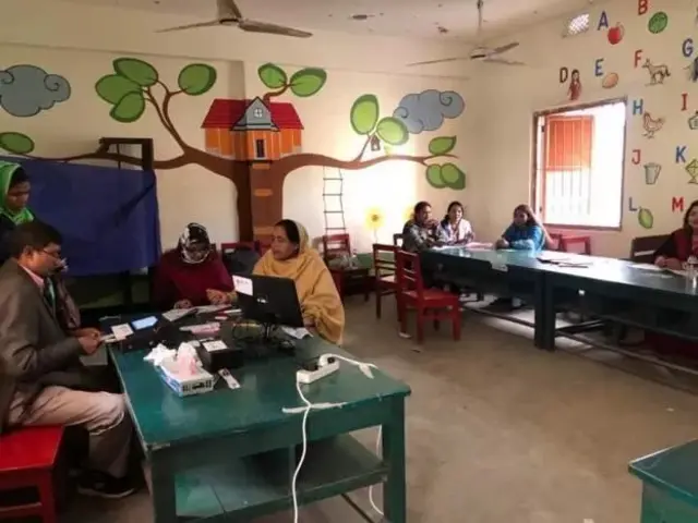 গত ফেব্রুয়ারি মাসে ঢাকা সিটি করপোরেশন নির্বাচনে একটি ভোট কেন্দ্রে ভোটারের জন্য অপেক্ষা। ফাইল ছবি